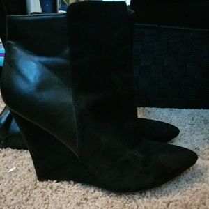 Black wedges